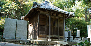 Photo of Kannon temple and Midori’s grave