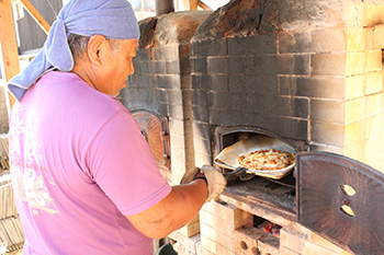 Ikina Muzuki Pizza Making (Muzukijima Island)