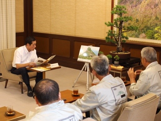 10月8日（火曜日）赤石五葉松輸出振興組合会長らの訪問（県庁）の画像