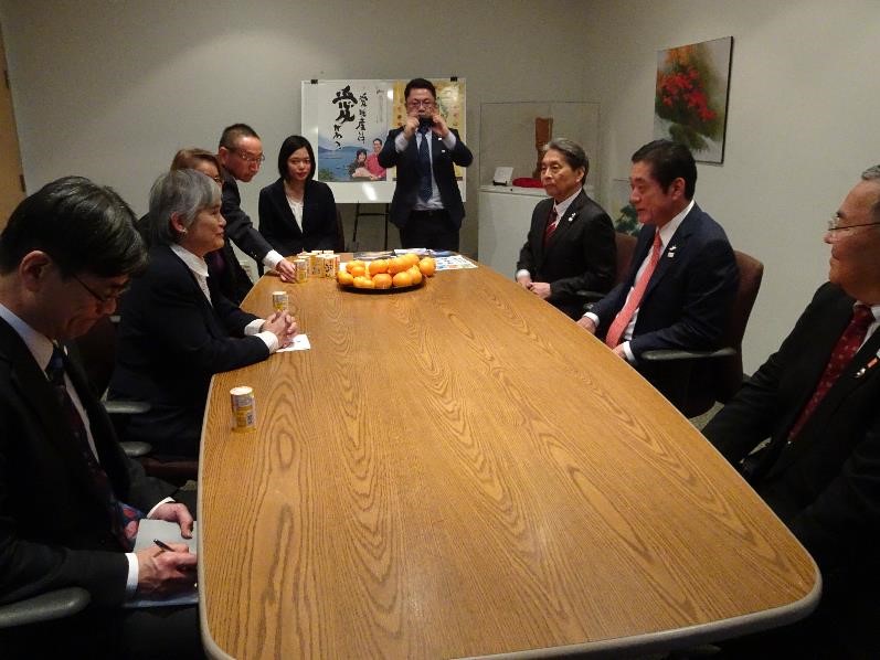 11月19日（火曜日）（現地11月18日）在トロント日本国総領事、日本貿易振興機構トロント事務所長らと会談（カナダ）の画像