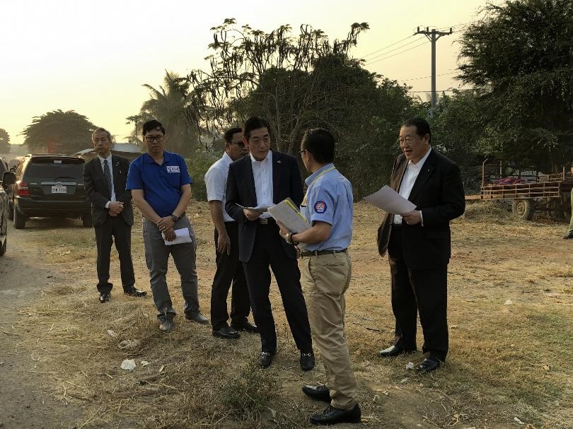 1月16日（木曜日）県内企業の現地道路拡張工事現場視察（カンボジア）の画像
