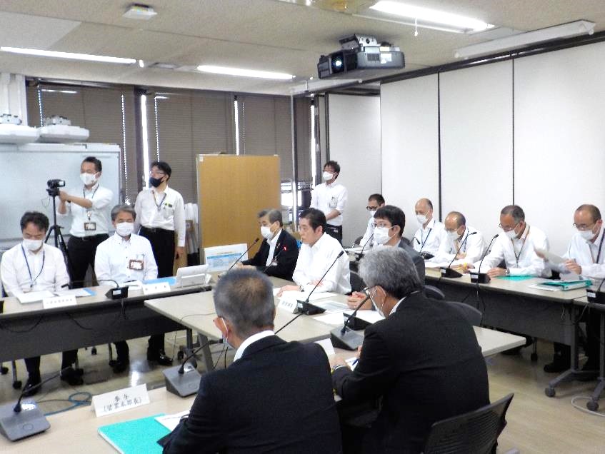 5月29日（金曜日）愛媛県・20市町合同新型コロナウイルス感染症対策本部会議（テレビ会議）（県庁）の画像