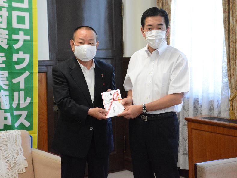 6月23日（火曜日）愛媛県新型コロナウイルス感染症対策応援基金への寄附贈呈式（県庁）の画像