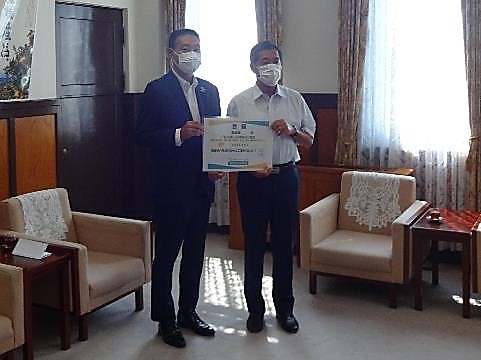 8月24日（月曜日）愛媛県新型コロナウイルス感染症対策応援基金への寄附贈呈式（県庁）の画像