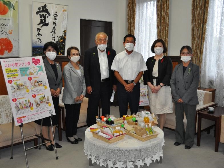 10月8日（木曜日）愛媛県商工会連合会会長、同女性部連合会会長らの訪問（県庁）の画像