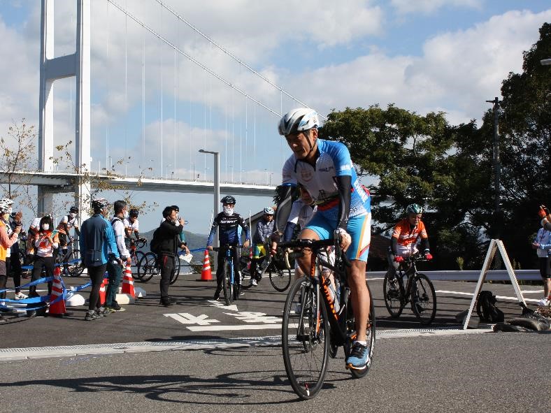10月25日（日曜日）県内経済人らと来島海峡大橋コンテンツ体験サイクリング（今治市）の画像