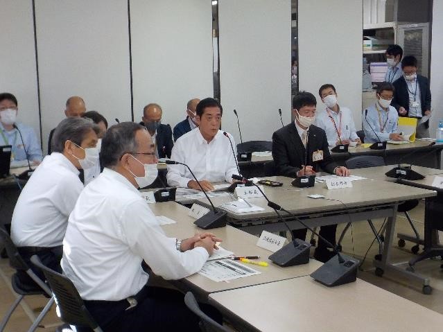 10月30日（金曜日）愛媛県・20市町合同新型コロナウイルス感染症対策本部会議（テレビ会議）（県庁）の画像