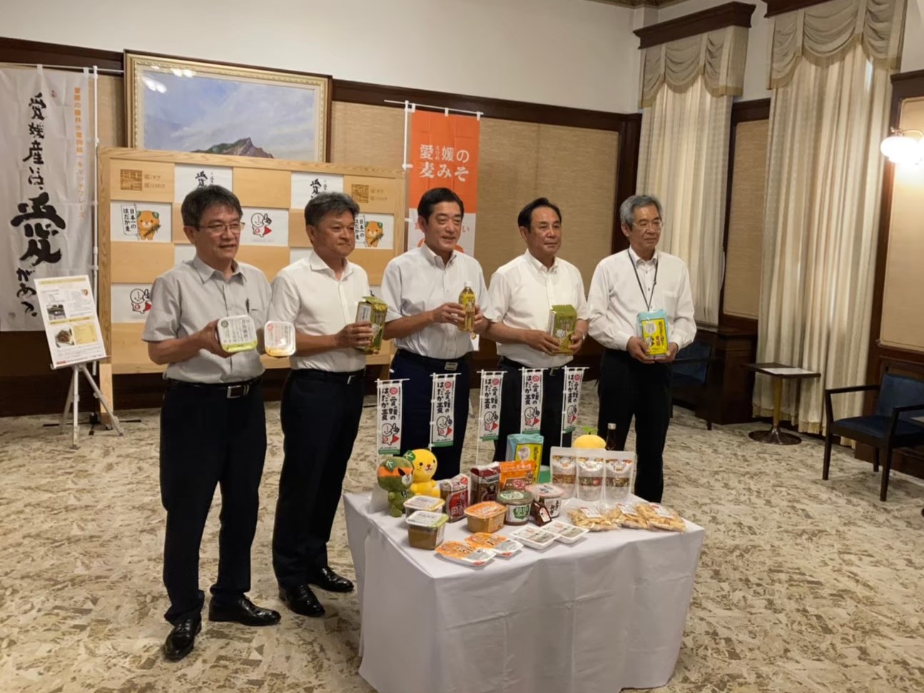 7月7日（水曜日)愛媛県農業協同組合中央会ほかの訪問（県産はだか麦を使用した新商品等の販売報告）（県庁）