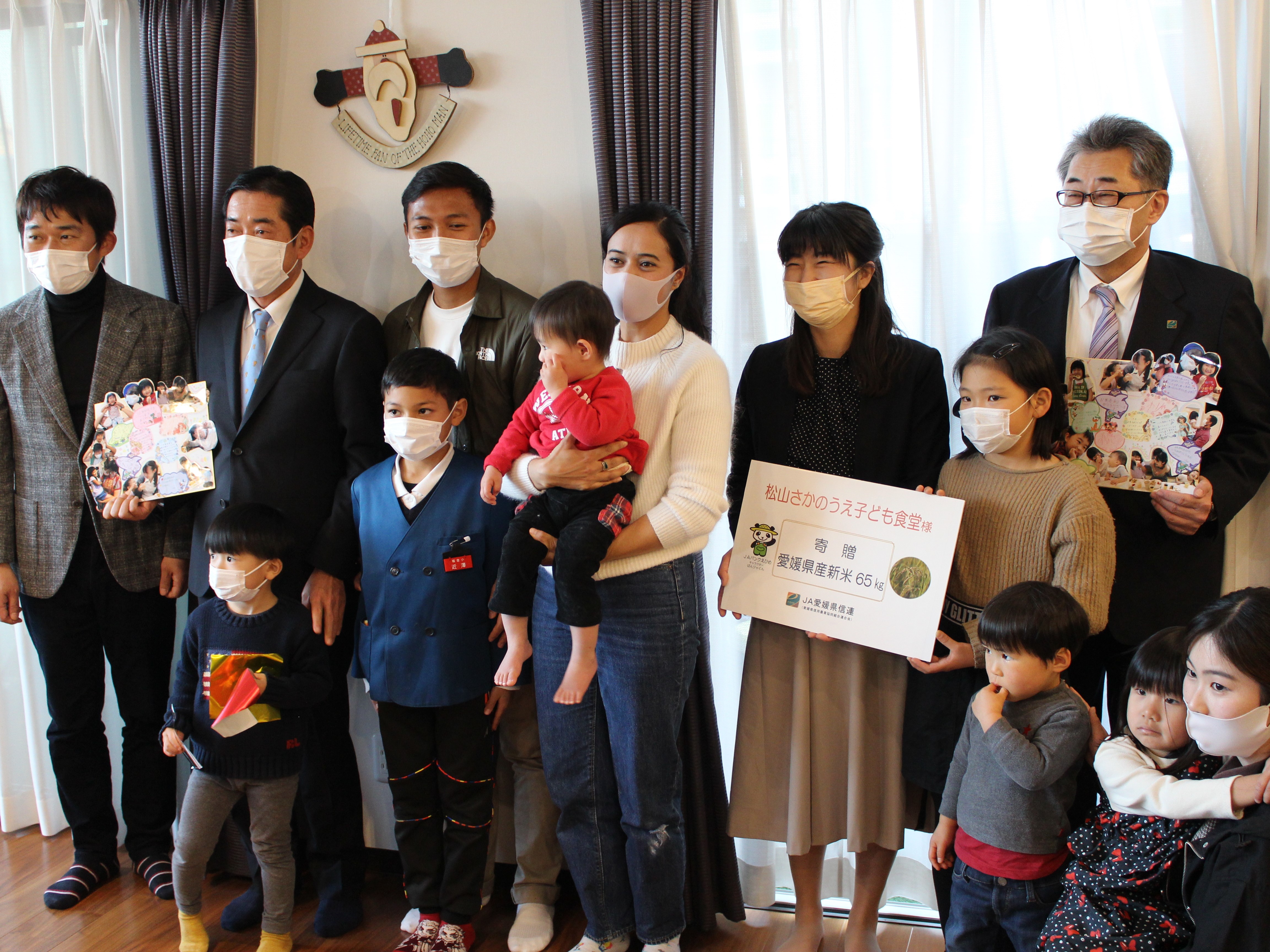 12月22日（水曜日）子どもの愛顏応援ファンドへの寄付贈呈式（松山市）