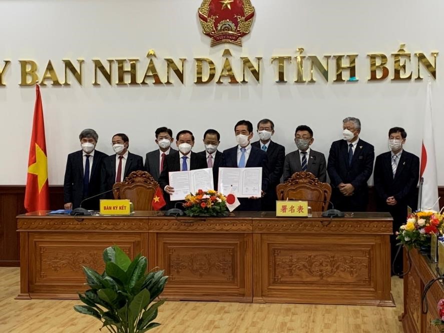 8月1日（月曜日）ベンチェ省人民委員会との経済協力に関する覚書締結式（ベトナム）の画像