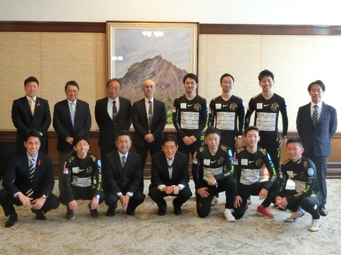 3月7日（火曜日）日本フットサルリーグに参入のフットサルチーム選手・監督らの訪問（県庁）の画像