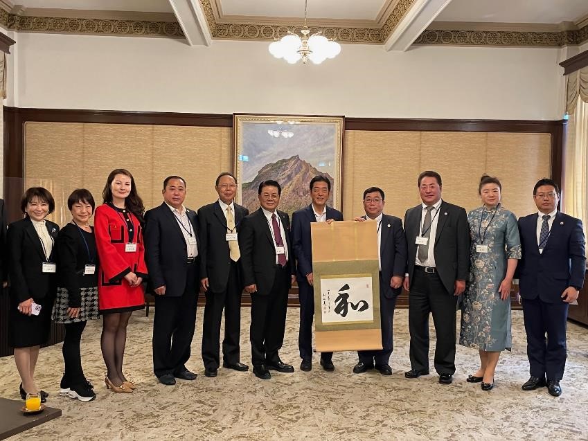 4月26日（水曜日）西日本華僑華人社団連合会会長らの訪問（県庁）の画像