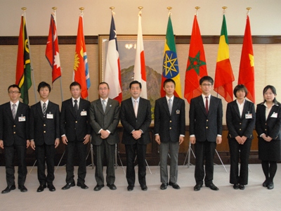 12月17日（金曜日）えひめ海外協力大使委嘱式・出発あいさつ（県庁）の画像