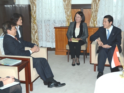 4月2日（火曜日）在大阪インドネシア共和国総領事の訪問（県庁）の画像