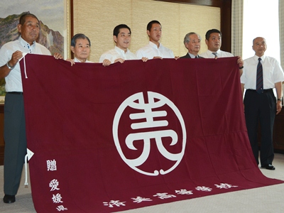 8月2日（金曜日）全国高等学校野球選手権記念大会出場校に対する愛媛県応援旗贈呈式（県庁）の画像