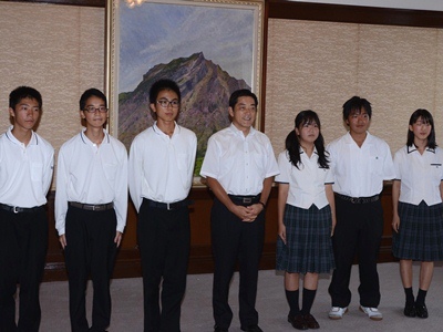 9月24日（火曜日）えひめ高校生ハワイ派遣事業に参加の県内高校生らの訪問（県庁）の画像