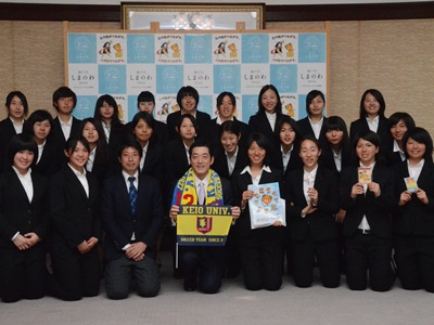 3月11日（火曜日）慶應義塾大学ソッカー部女子選手、監督らの訪問（県庁）の画像