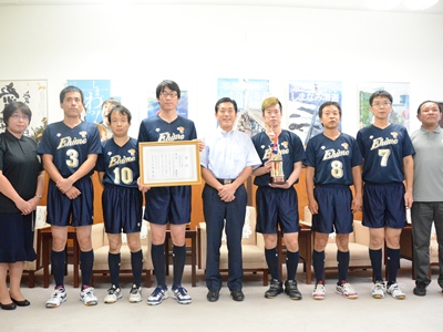 8月18日（月曜日）全国障害者スポーツ大会バレーボール競技愛媛県選手団らの訪問（県庁）の画像