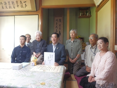 9月15日（火曜日）「老人の日」に伴う長寿者訪問（東温市）の画像