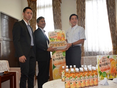 9月7日（水曜日）飲料製造販売会社の訪問（県産温州みかんを使用した新商品の発売報告）（県庁）の画像