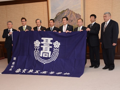 3月7日（火曜日）選抜高等学校野球大会出場校に対する愛媛県応援旗贈呈式（県庁）の画像