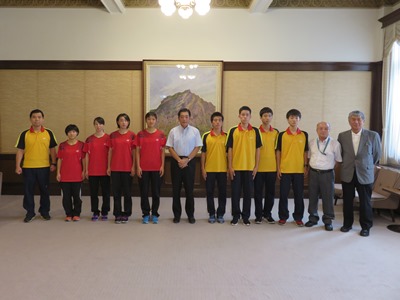 8月9日（水曜日）マレーシアで現地ジュニア選手との親善試合に出場する愛顔つなぐえひめ国体バドミントン競技少年男女代表選手らの訪問