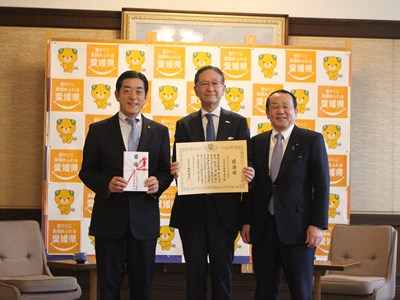 2月26日（月曜日）愛媛県自転車新文化推進基金への寄附に伴う感謝状贈呈式（県庁）の画像