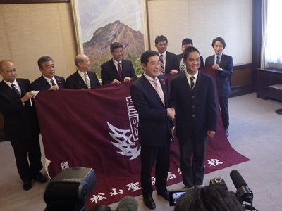 3月2日（金曜日）選抜高等学校野球大会出場校に対する愛媛県応援旗贈呈式（県庁）の画像