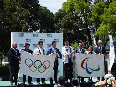 4月29日（日曜日）「東京2020オリンピック・パラリンピックフラッグツアー」フラッグ歓迎イベント（県総合運動公園）の画像
