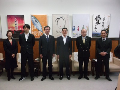 2月15日（金曜日）愛媛県縫製品工業組合理事長らの訪問（県庁）の画像