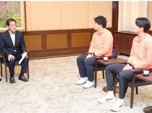 11月12日(水曜日)県スポーツ専門員 﨑山雄太氏、野本周成氏らの訪問(県庁)