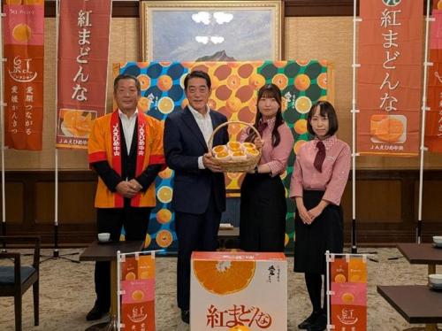 11月14日(金曜日)えひめ中央農業協同組合理事長らの訪問(紅まどんなの今期初出荷報告)(県庁)