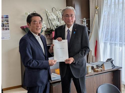 12月11日(木曜日)全国知事会地方創生・日本創造本部長として「地方創生・日本創造への提言」を要請(自民党社会機能移転分散型国づくり推進本部長)(東京都)