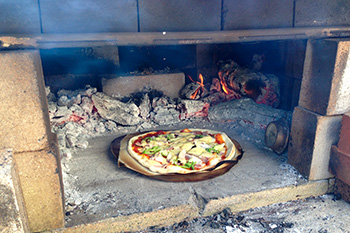 image:Pizza class Why not try Nakajima Island seafood pizza?
