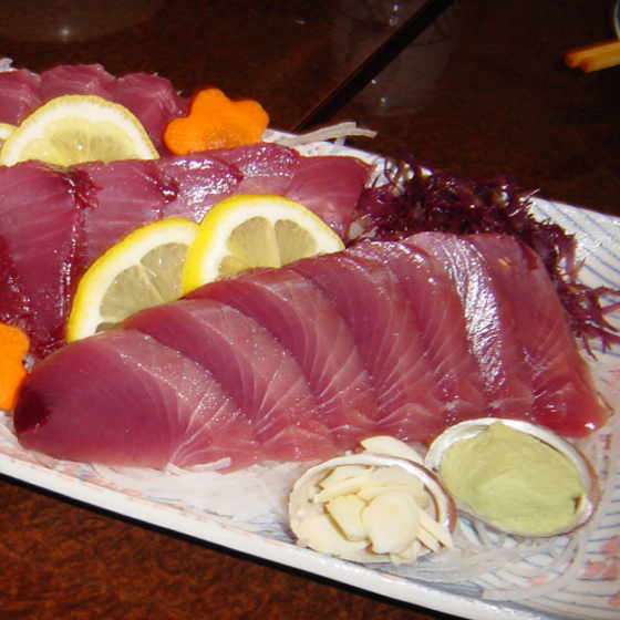 カツオの刺身