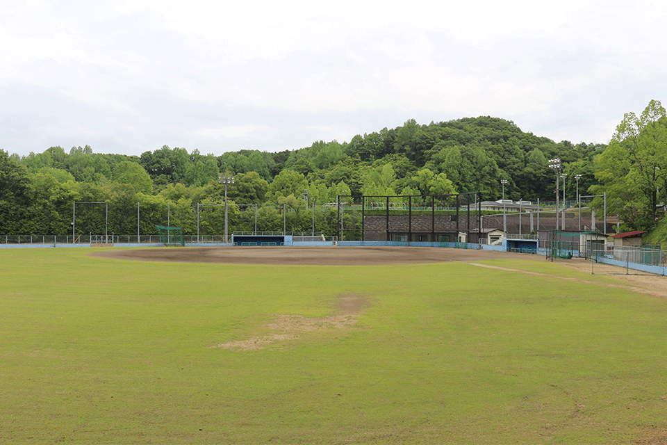 内子運動公園野球場