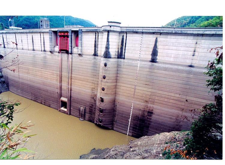 底水も利用した石手川ダム