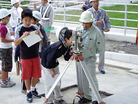 測量機器を使用してトンネルの延長を測定の画像