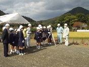 ​測量機器を用いて操作体験の画像