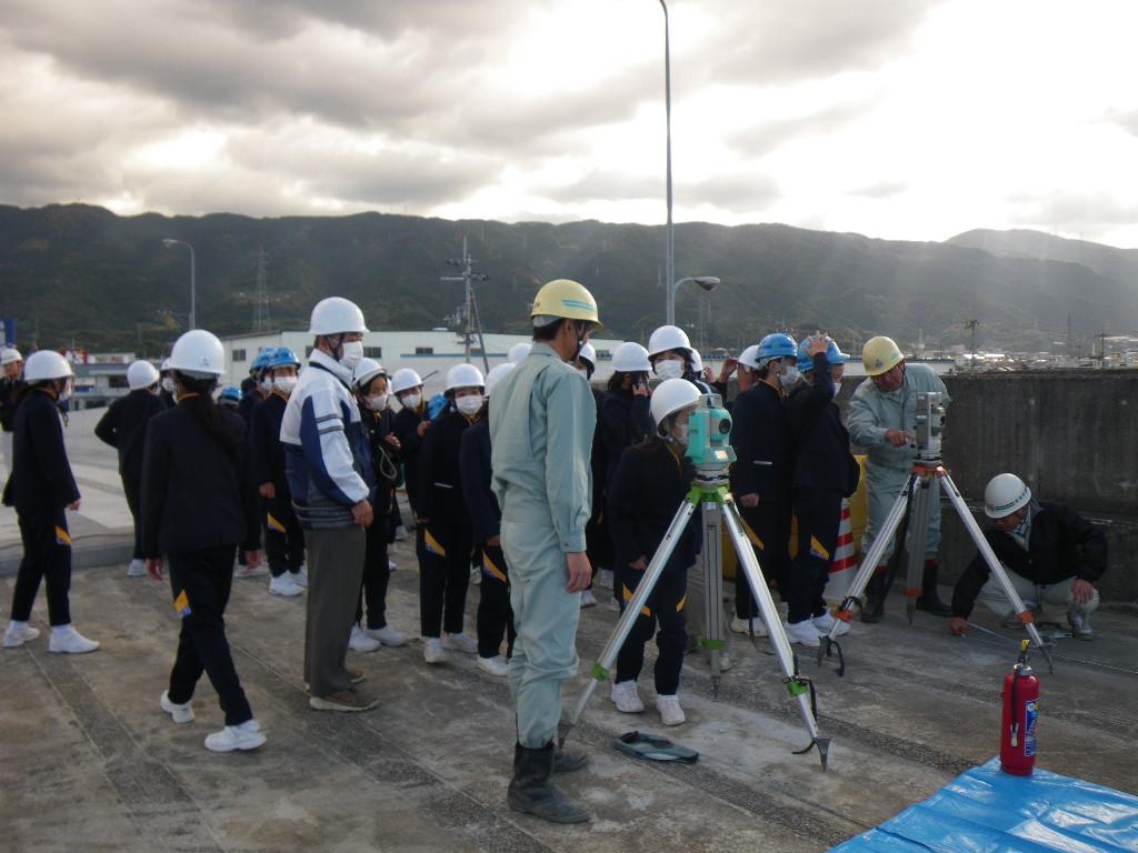 ​測量機器を用いての操作体験の画像