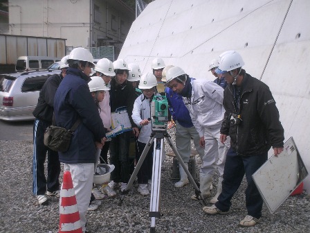 測量機器を用いての操作体験の画像