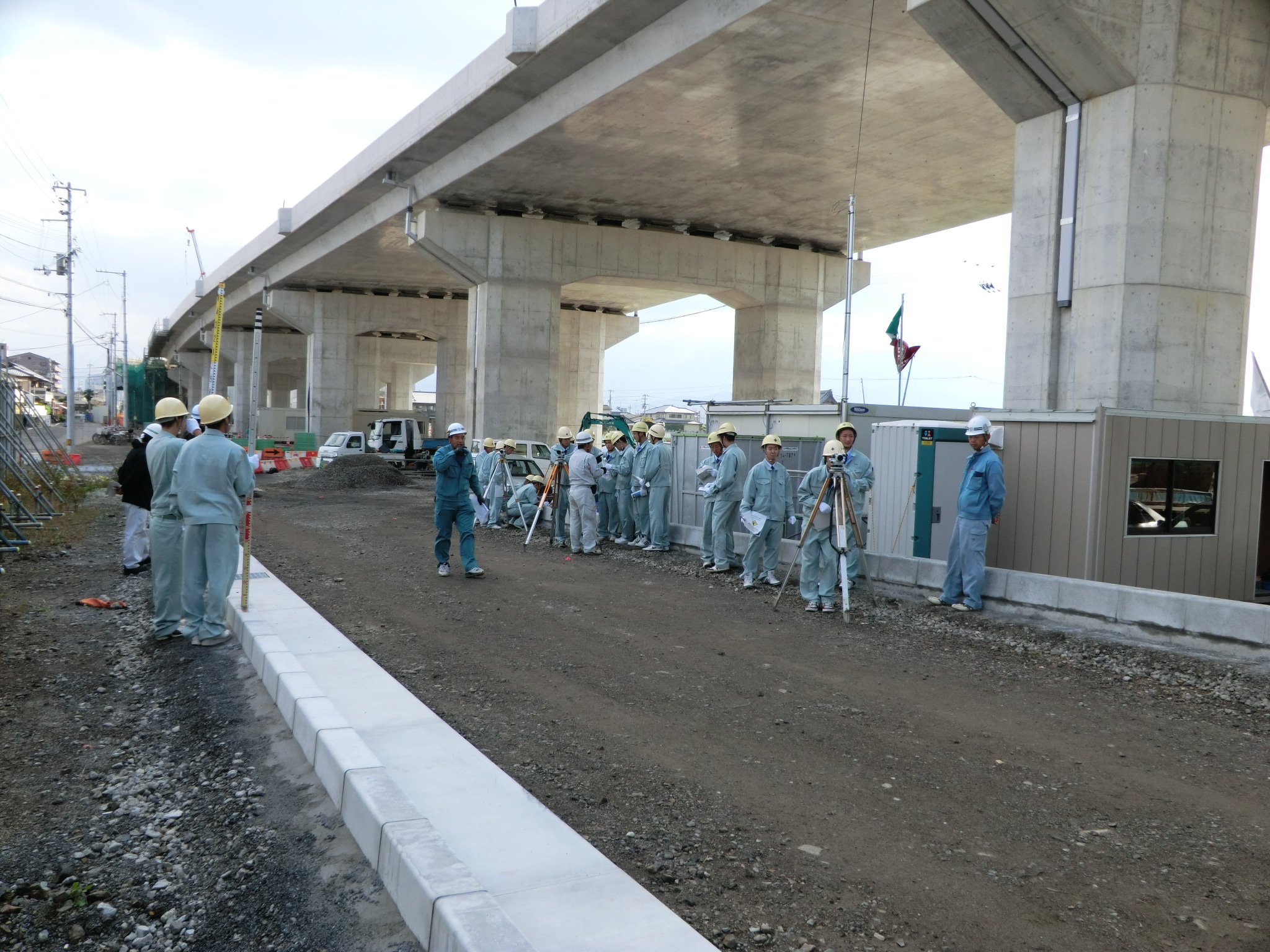 測量機器を使用した測量体験の画像