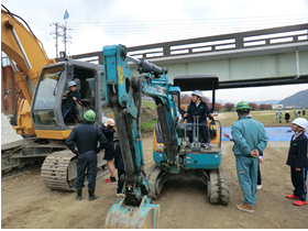 バックホウの乗車体験の画像