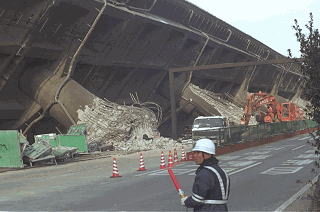 地震による橋りょうの倒壊の画像