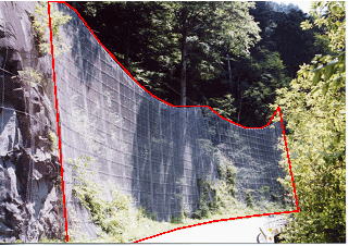落石防護網による対策の画像