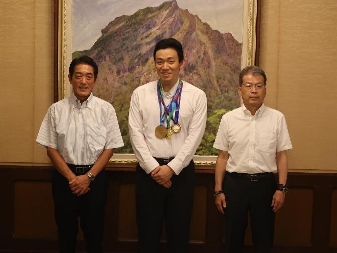 9月4日（月曜日）世界パラ水泳選手権大会で金メダル獲得の山口尚秀選手らの訪問（県庁）