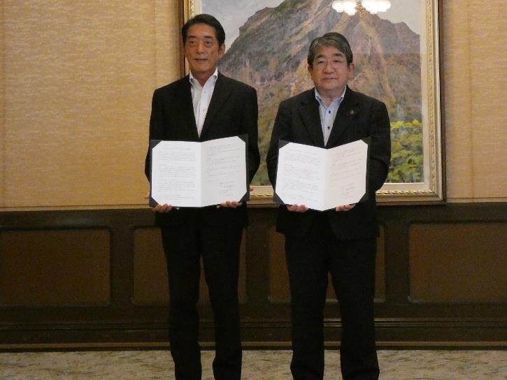 9月11日（月曜日）愛媛大学とのデジタル人材育成のための連携協定書調印式（県庁）