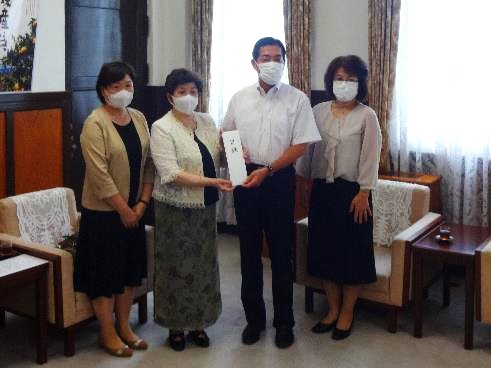 7月22日（水曜日）愛媛県新型コロナウイルス感染症対策応援基金への寄附贈呈式（県庁）の画像
