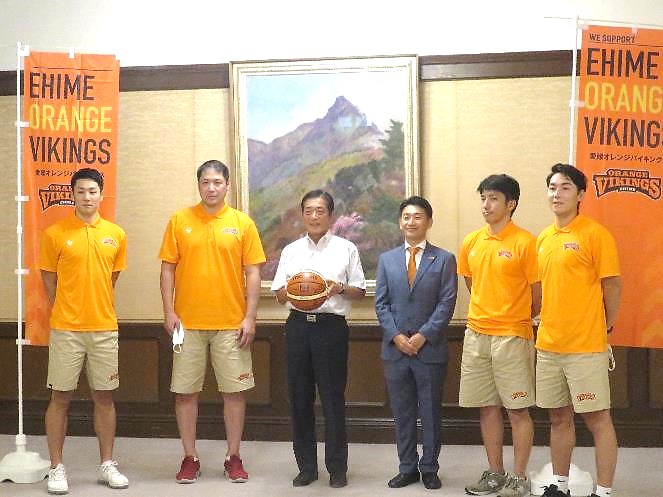 9月24日（木曜日）愛媛オレンジバイキングス選手・ヘッドコーチらの訪問（県庁）の画像