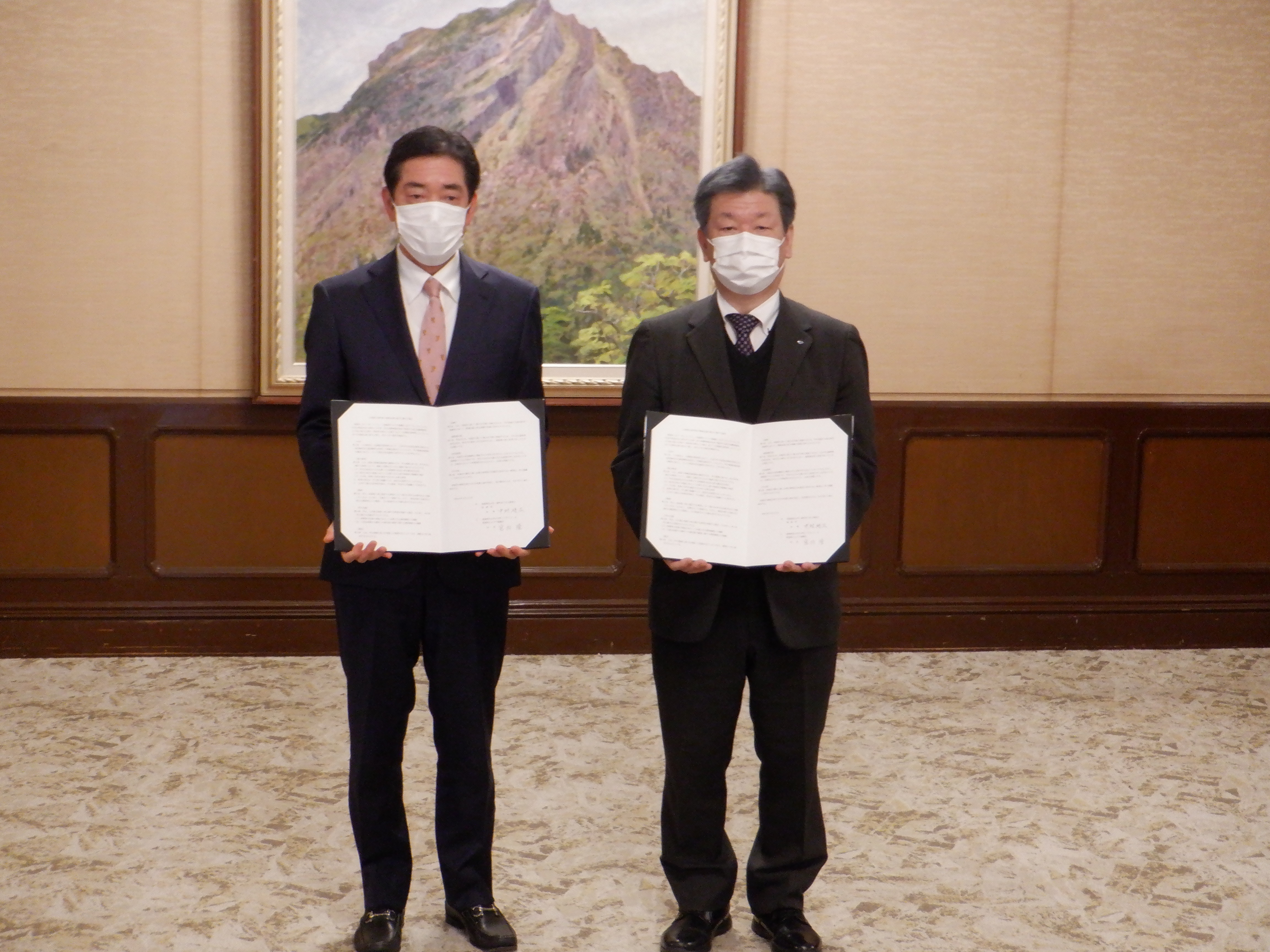 3月23日（水曜日）愛媛県CATV協議会との大規模災害時等の情報伝達の協力に関する協定締結式（県庁）の画像